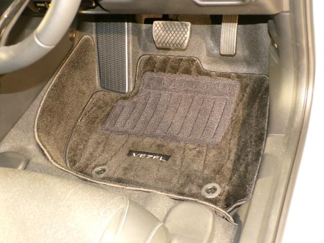 ヴェゼル ｅ：ＨＥＶＺ　Ｂｌｕｅｔｏｏｔｈ接続電動リアゲートシートヒーターワイヤレス充電器ドラレコＥＴＣインターナビフルセグＴＶ純正アルミホイールスマートキー　衝突回避支援ブレーキ機能　１オナ　スマキ　Ｐトランク　Ｄレコ（34枚目）