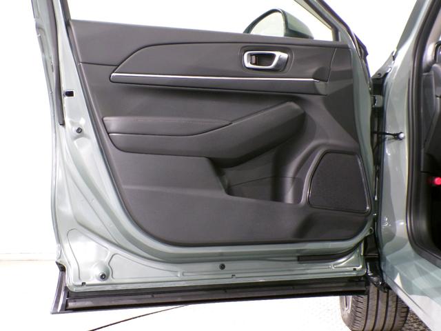 ヴェゼル ｅ：ＨＥＶＺ　Ｂｌｕｅｔｏｏｔｈ接続電動リアゲートシートヒーターワイヤレス充電器ドラレコＥＴＣインターナビフルセグＴＶ純正アルミホイールスマートキー　衝突回避支援ブレーキ機能　１オナ　スマキ　Ｐトランク　Ｄレコ（37枚目）