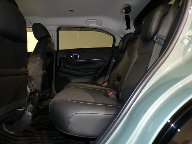 ヴェゼル ｅ：ＨＥＶＺ　Ｂｌｕｅｔｏｏｔｈ接続電動リアゲートシートヒーターワイヤレス充電器ドラレコＥＴＣインターナビフルセグＴＶ純正アルミホイールスマートキー　衝突回避支援ブレーキ機能　１オナ　スマキ　Ｐトランク　Ｄレコ（42枚目）