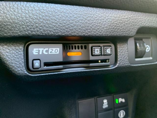 シビック e:HEV シートヒーター フルセグTV メモリナビ 盗難防止システム クリアランスソナー オートクルーズコントロール 地デジフルセグ 後カメラ 1オーナー車 USBポート パワーステアリング 禁煙 LEDライト(7枚目)