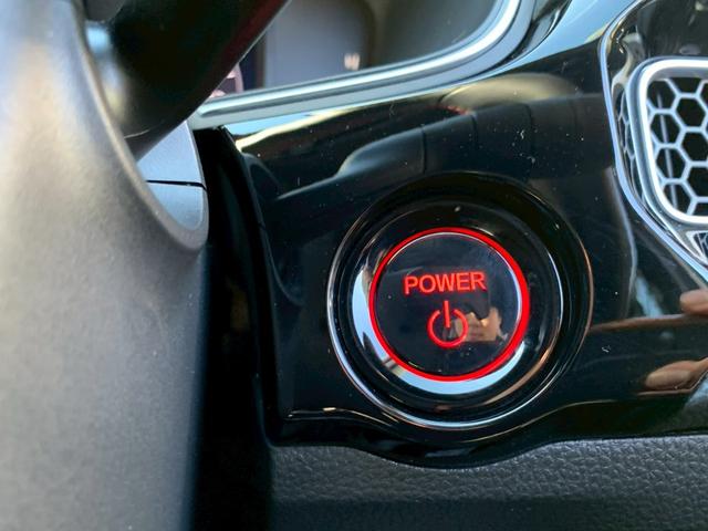 シビック e:HEV シートヒーター フルセグTV メモリナビ 盗難防止システム クリアランスソナー オートクルーズコントロール 地デジフルセグ 後カメラ 1オーナー車 USBポート パワーステアリング 禁煙 LEDライト(16枚目)