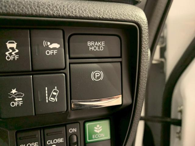 オデッセイハイブリッド ハイブリッドアブソルート・ＥＸホンダセンシング　両側電動スライドドア　フルセグ　メモリナビ　衝突被害軽減Ｓ　Ｂカメラ　ＰＷシート　ＬＥＤライト　地上デジタル　３列シート　ドライブレコーダ　オートクルーズ　オートエアコン　ＵＳＢ　ＥＳＣ　オットマン（17枚目）