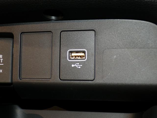 フィット ｅ：ＨＥＶホーム　Ｂｌｕｅｔｏｏｔｈ接続ドラレコＥＴＣスマートキー　前後誤発進抑制機能　助手席エアバッグ　運転席エアバッグ　１オナ　アイドリングストップ　禁煙　ＬＥＤライト　バックカメラ　ＡＢＳ　サイドエアバッグ（13枚目）