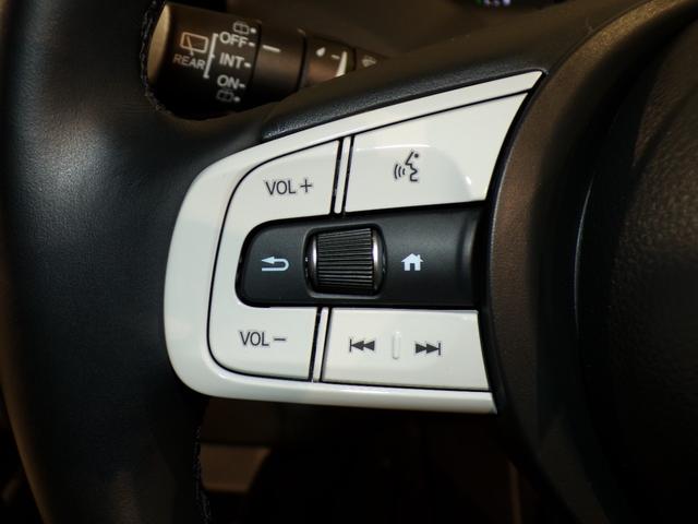 フィット ｅ：ＨＥＶホーム　Ｂｌｕｅｔｏｏｔｈ接続ドラレコＥＴＣスマートキー　前後誤発進抑制機能　助手席エアバッグ　運転席エアバッグ　１オナ　アイドリングストップ　禁煙　ＬＥＤライト　バックカメラ　ＡＢＳ　サイドエアバッグ（16枚目）