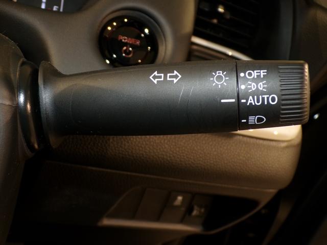 フィット ｅ：ＨＥＶホーム　Ｂｌｕｅｔｏｏｔｈ接続ドラレコＥＴＣスマートキー　前後誤発進抑制機能　助手席エアバッグ　運転席エアバッグ　１オナ　アイドリングストップ　禁煙　ＬＥＤライト　バックカメラ　ＡＢＳ　サイドエアバッグ（17枚目）