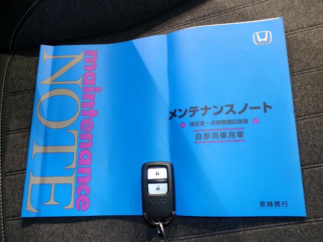 フィット ｅ：ＨＥＶホーム　Ｂｌｕｅｔｏｏｔｈ接続ドラレコＥＴＣスマートキー　前後誤発進抑制機能　助手席エアバッグ　運転席エアバッグ　１オナ　アイドリングストップ　禁煙　ＬＥＤライト　バックカメラ　ＡＢＳ　サイドエアバッグ（21枚目）