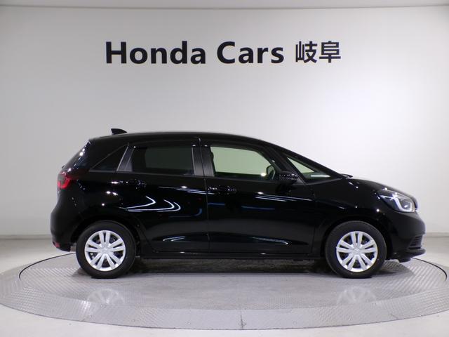 フィット ｅ：ＨＥＶホーム　Ｂｌｕｅｔｏｏｔｈ接続ドラレコＥＴＣスマートキー　前後誤発進抑制機能　助手席エアバッグ　運転席エアバッグ　１オナ　アイドリングストップ　禁煙　ＬＥＤライト　バックカメラ　ＡＢＳ　サイドエアバッグ（48枚目）