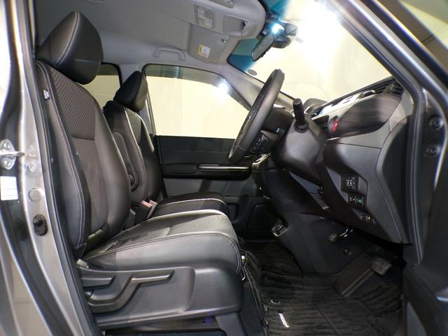 �̂��ݍ��ނ悤�Ȍ`��ŁA��������Ƒ̂��x���Ă���܂��I�����Ԃ̉^�]�����K�ɂ��Ă����V�[�g�ł��I