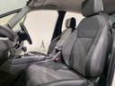体を包み込むような形状で、しっかりと体を支えてくれます!長時間の運転も快適にしてくれるシートです!