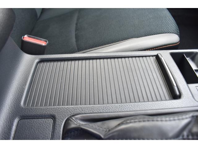 �O�ȊԂɂ̓J�b�v�z���_�[�i�V���b�^�[�t���j���ڂ��Ă���܂��B�V���b�^�[�ɂ��g�p���Ȃ�����������ƚ��̐N����h���܂��B