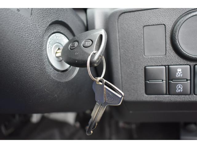 プレオプラス Ｆ　純正ＣＤオーディオ　ワンオーナー　キーレスエントリー　横滑り制御装置　アイドリングストップ　ＦＭ／ＡＭ　パンク修理キット　ハロゲンヘッドライト　ＬＥＤテールランプ　ホイールカバー付き１３インチスチールホイール（20枚目）