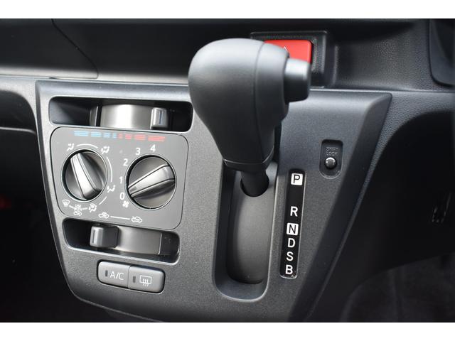 プレオプラス Ｆ　純正ＣＤオーディオ　ワンオーナー　キーレスエントリー　横滑り制御装置　アイドリングストップ　ＦＭ／ＡＭ　パンク修理キット　ハロゲンヘッドライト　ＬＥＤテールランプ　ホイールカバー付き１３インチスチールホイール（25枚目）