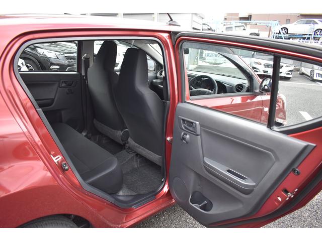 プレオプラス Ｆ　純正ＣＤオーディオ　ワンオーナー　キーレスエントリー　横滑り制御装置　アイドリングストップ　ＦＭ／ＡＭ　パンク修理キット　ハロゲンヘッドライト　ＬＥＤテールランプ　ホイールカバー付き１３インチスチールホイール（34枚目）