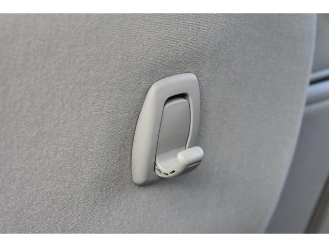 ����Ȍ㕔�ɔ������J�S��݂艺����t�b�N������Ă���܂��B�׏d����������܂��̂ŏd�ʕ��̈����ɂ͂��C�������������B