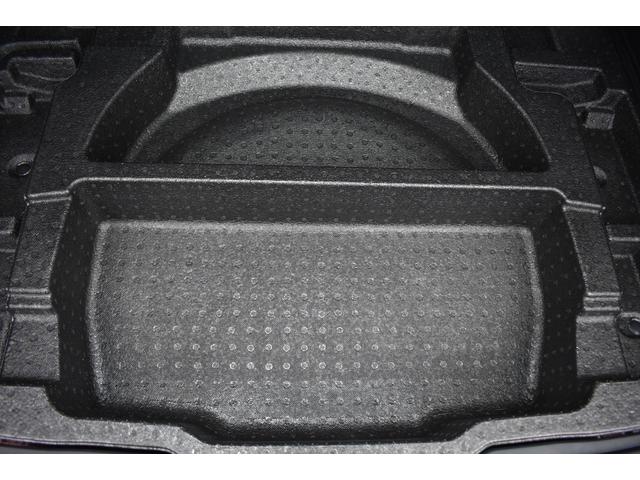 �T�u�g�����N�ɂ͎��[�X�y�[�X�ƃX�y�A�^�C���E�H����[����Ă���܂�