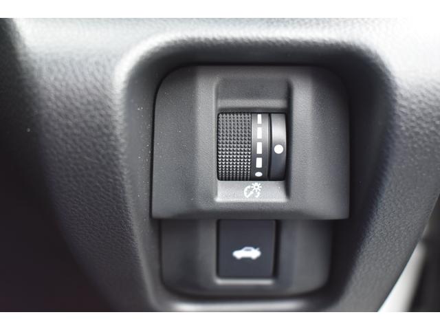 �ԗ��̊e�����E�n�e�e�X�C�b�`�������삵�₷���ʒu�ɂ������܂�