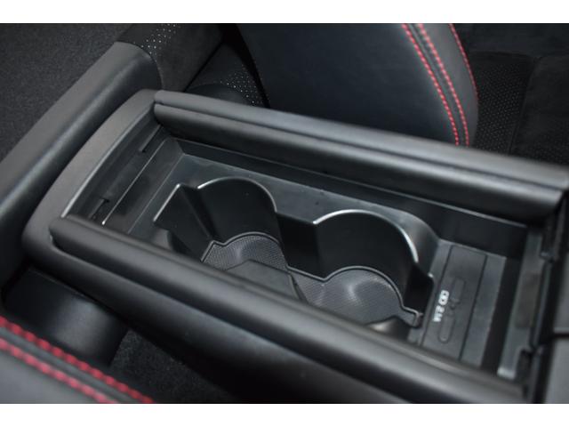 �O�ȊԂɂ̓J�b�v�z���_�[�i�V���b�^�[�t���j���ڂ��Ă���܂��B�V���b�^�[�ɂ��g�p���Ȃ�����������ƚ��̐N����h���܂��B