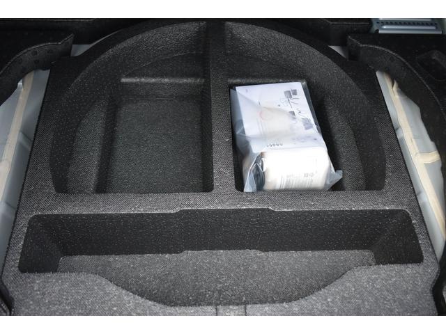 �T�u�g�����N�ɂ͎��[�X�y�[�X�ƃp���N�C���L�b�g�E�H����[����Ă���܂�