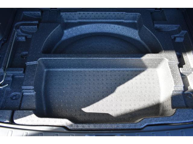 �T�u�g�����N�ɂ͎��[�X�y�[�X�ƃX�y�A�^�C���E�H����[����Ă���܂�