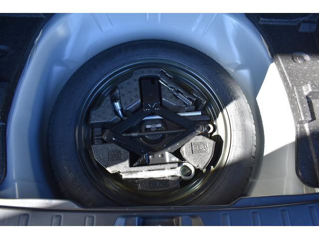 �T�u�g�����N�ɂ͎��[�X�y�[�X�ƃX�y�A�^�C���E�H����[����Ă���܂�