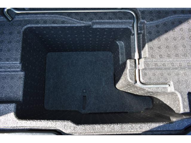 �T�u�g�����N�ɂ͎��[�X�y�[�X�ƃp���N�C���L�b�g�E�H����[����Ă���܂�