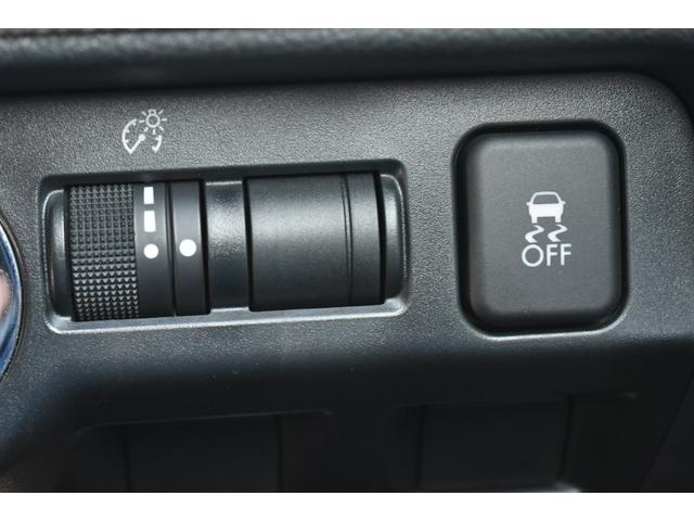 �ԗ��̊e�����E�n�e�e�X�C�b�`�������삵�₷���ʒu�ɂ������܂�