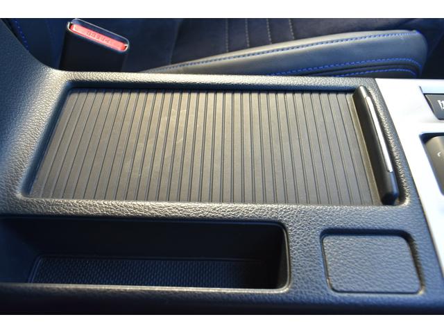 �O�ȊԂɂ̓J�b�v�z���_�[�i�V���b�^�[�t���j���ڂ��Ă���܂��B�V���b�^�[�ɂ��g�p���Ȃ�����������ƚ��̐N����h���܂��B