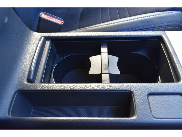 �O�ȊԂɂ̓J�b�v�z���_�[�i�V���b�^�[�t���j���ڂ��Ă���܂��B�V���b�^�[�ɂ��g�p���Ȃ�����������ƚ��̐N����h���܂��B