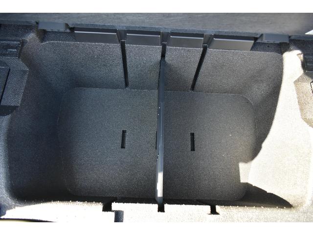 �T�u�g�����N�ɂ͎��[�X�y�[�X�ƃp���N�C���L�b�g�E�H����[����Ă���܂�