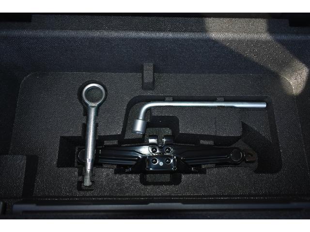 �T�u�g�����N�ɂ͎��[�X�y�[�X�ƃp���N�C���L�b�g�E�H����[����Ă���܂�