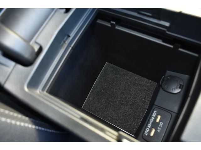 �Z���^�[�R���\�[�������ɂ͏�������ƃV�K�[�\�P�b�g������Ă���܂��B