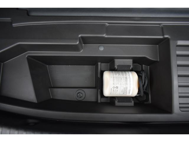 �T�u�g�����N�ɂ͎��[�X�y�[�X�ƃp���N�C���L�b�g�E�H����[����Ă���܂�