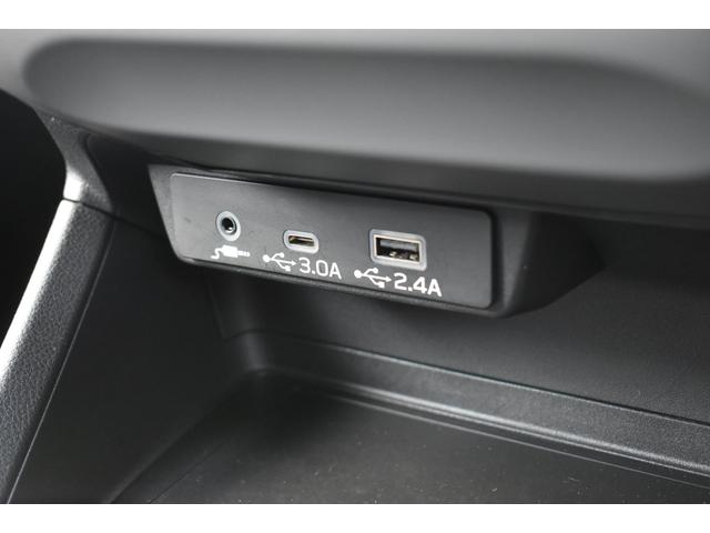 �����p�̃X�}�z�����[�d�^�ڑ�����ׂ̏[�d�|�[�g���V�t�g�O�ɔ����Ă���܂�