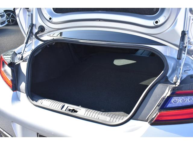 �V�[�g�x���g�o�b�N������ޖh�~�̃z���_�[�𑕔����Ă���܂��B