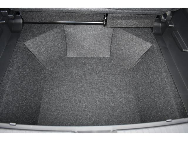 �T�u�g�����N�ɂ͎��[�X�y�[�X�ƃp���N�C���L�b�g�E�H����[����Ă���܂�