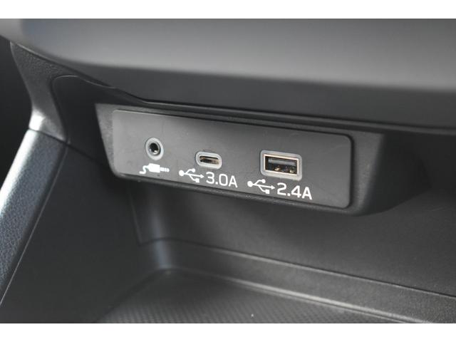 �����p�̃X�}�z�����[�d�^�ڑ�����ׂ̏[�d�|�[�g���V�t�g�O�ɔ����Ă���܂�