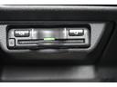 ＥＴＣは純正ならではの足元を妨げない工夫をこらしており、ＥＴＣ２．０搭載車です。周辺のＩＴＳスポット道路状況や渋滞情報も表示可能でございます。