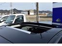 メーカーオプションのサンルーフ搭載車です。最大展開状態です。