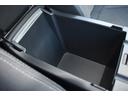 センターコンソール内部には小物入れを備えております。
