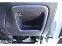 インパネ内に小物入れを装備しております。