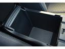 センターコンソール内部には小物入れを備えております。