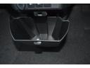 インパネ下部に小物入れの為のボックスを備えております。