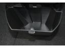 インパネ下部に小物入れの為のボックスを備えております。