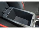 センターコンソール内部には小物入れございます。