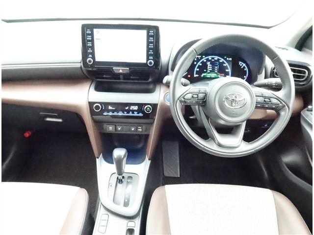 ヤリスクロス ハイブリッドＺ　ナビフルセグ　全方位モニター　ドラレコ衝突被害軽減システム　ＥＴＣ　電動シート　スマートキー　ＬＥＤ　ＦＯＧ　サイドバイザー　リヤワイパー　クリアランスソナー　シートヒーター　オートライト　１オーナー（5枚目）