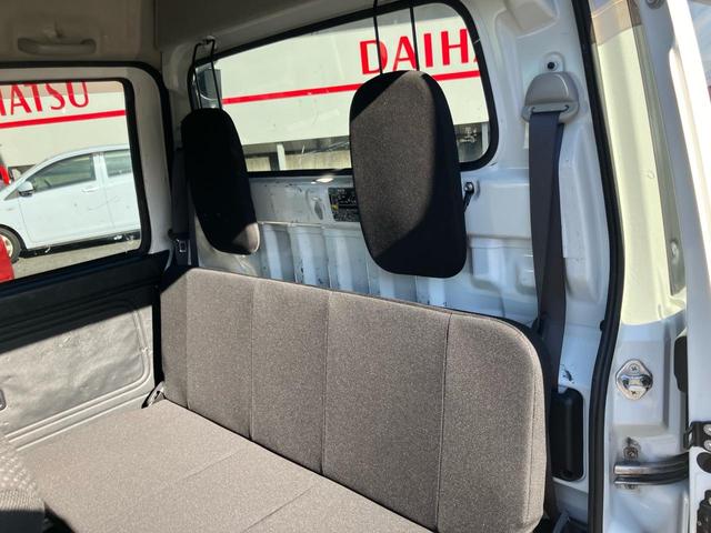 ハイゼットカーゴ デッキバンＧ　ＳＡＩＩＩ　４ＷＤ　ハイルーフ　衝突軽減ブレーキ　レーンキープアシスト　ＬＥＤヘッドライト　オートハイビーム　ＣＤ再生　電動格納ミラー（28枚目）