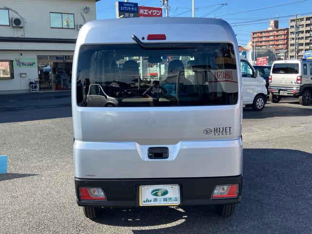 ハイゼットカーゴ ＤＸ　登録済み未使用車　４ＷＤ　スマートアシストＩＩＩ　車中泊仕様　ちょいＣａｍ寝るだけキット付き　コーナーセンサー　アイドリングストップ　キーレス　バックカメラ　ハイルーフ（8枚目）