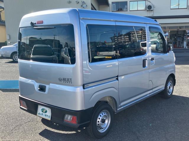 ハイゼットカーゴ ＤＸ　登録済み未使用車　４ＷＤ　スマートアシストＩＩＩ　車中泊仕様　ちょいＣａｍ寝るだけキット付き　コーナーセンサー　アイドリングストップ　キーレス　バックカメラ　ハイルーフ（9枚目）