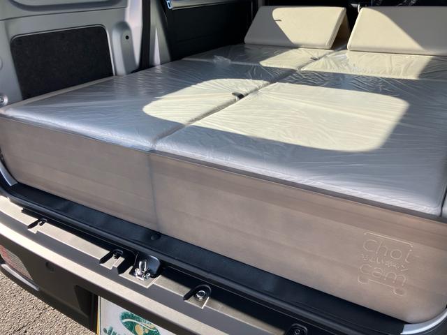 ハイゼットカーゴ ＤＸ　登録済み未使用車　４ＷＤ　スマートアシストＩＩＩ　車中泊仕様　ちょいＣａｍ寝るだけキット付き　コーナーセンサー　アイドリングストップ　キーレス　バックカメラ　ハイルーフ（16枚目）