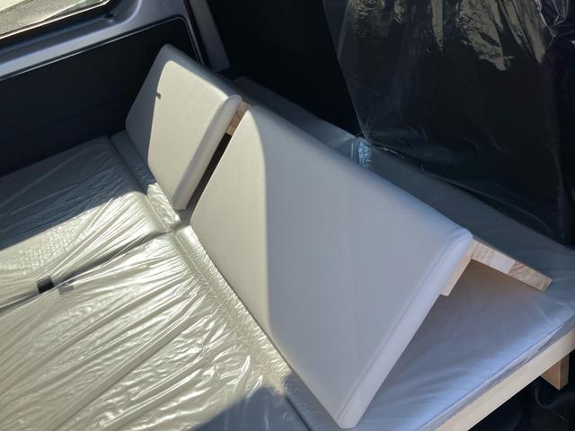 ハイゼットカーゴ ＤＸ　登録済み未使用車　４ＷＤ　スマートアシストＩＩＩ　車中泊仕様　ちょいＣａｍ寝るだけキット付き　コーナーセンサー　アイドリングストップ　キーレス　バックカメラ　ハイルーフ（17枚目）